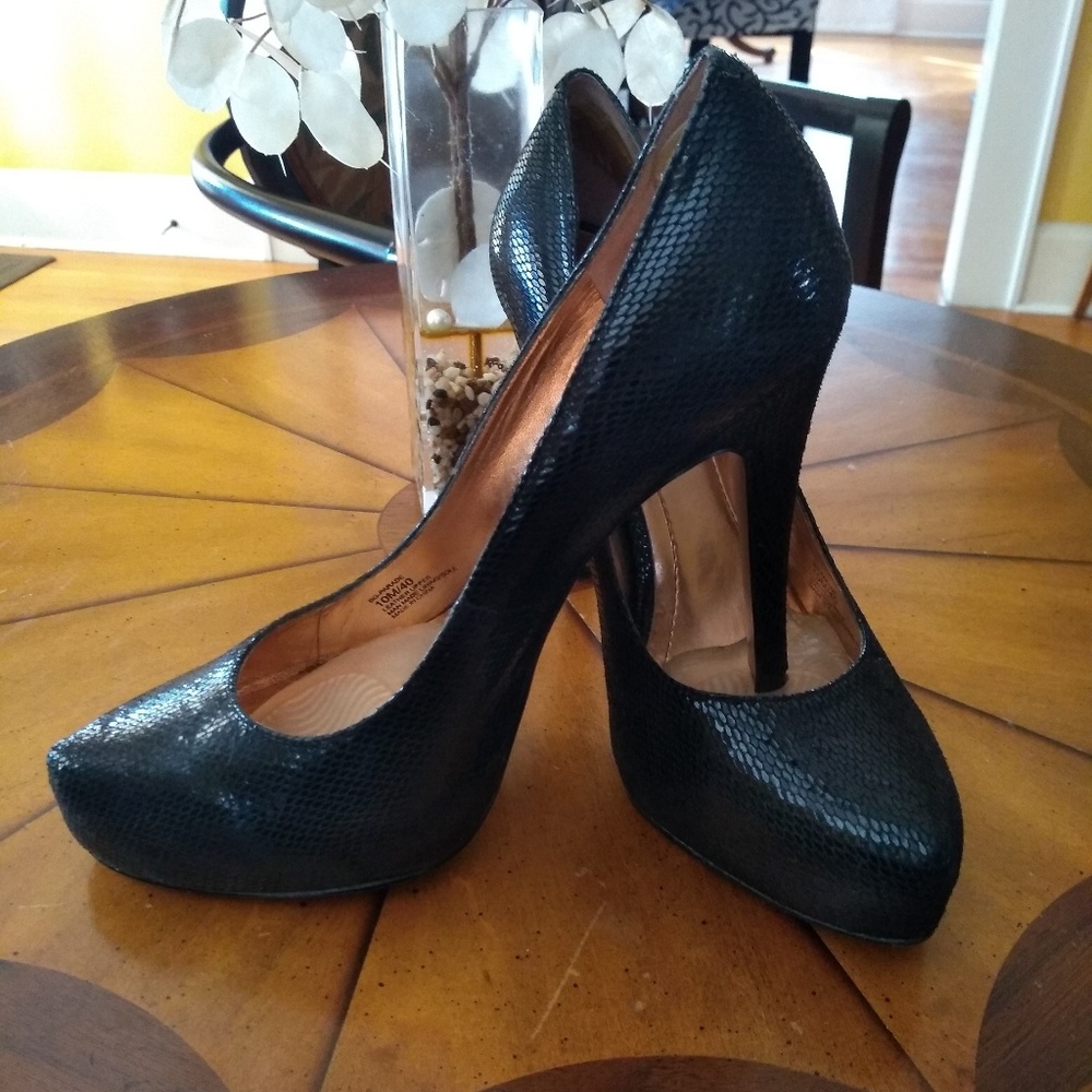 Shoes - Picture 2 of 2
